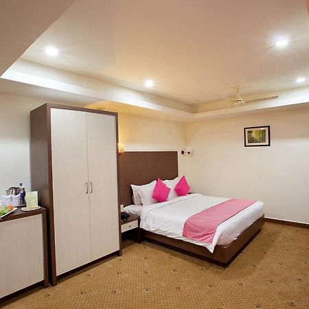 Joyees Residency Hotel กัตตะยัม ภายนอก รูปภาพ
