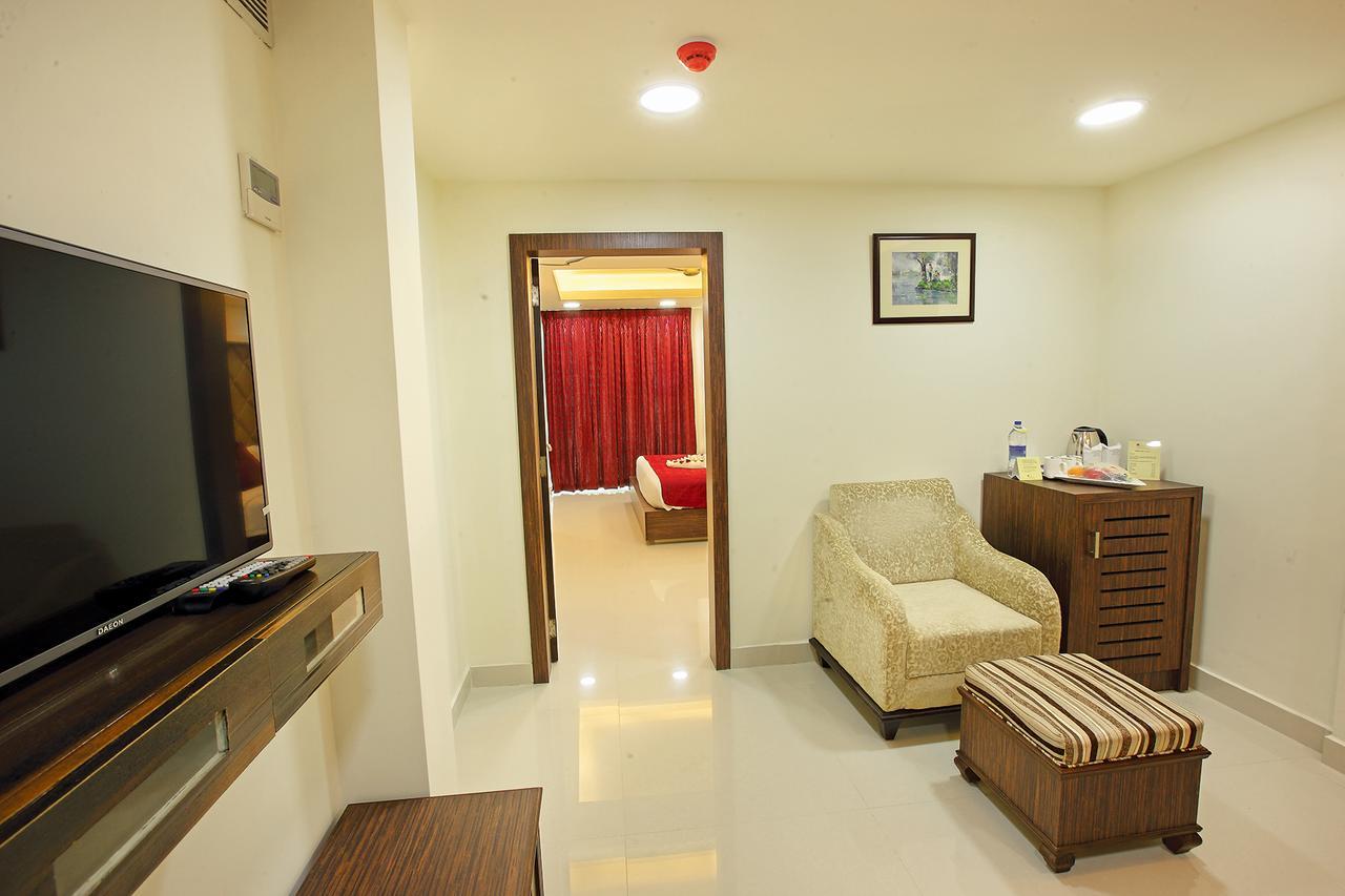 Joyees Residency Hotel กัตตะยัม ภายนอก รูปภาพ