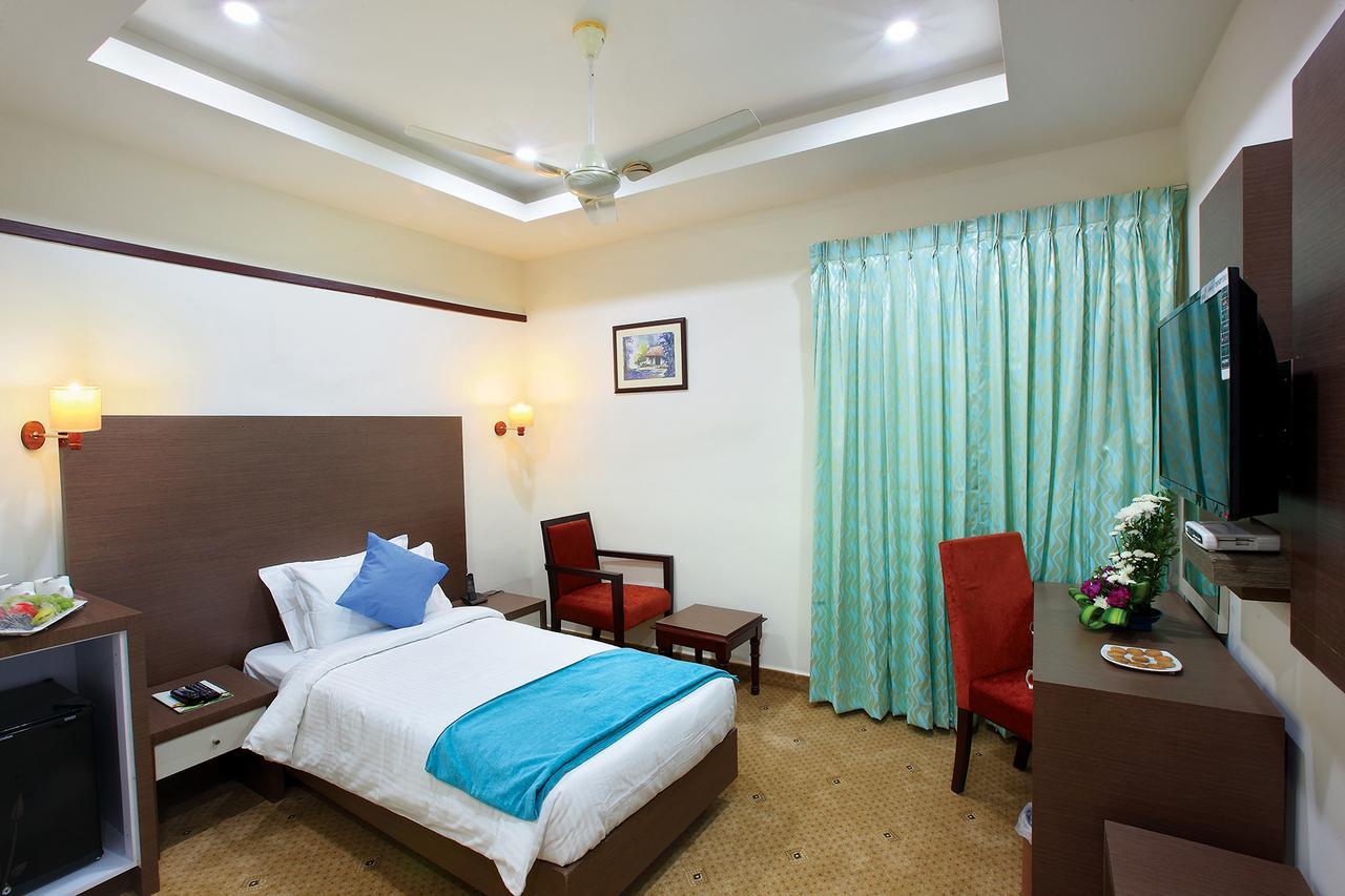 Joyees Residency Hotel กัตตะยัม ภายนอก รูปภาพ
