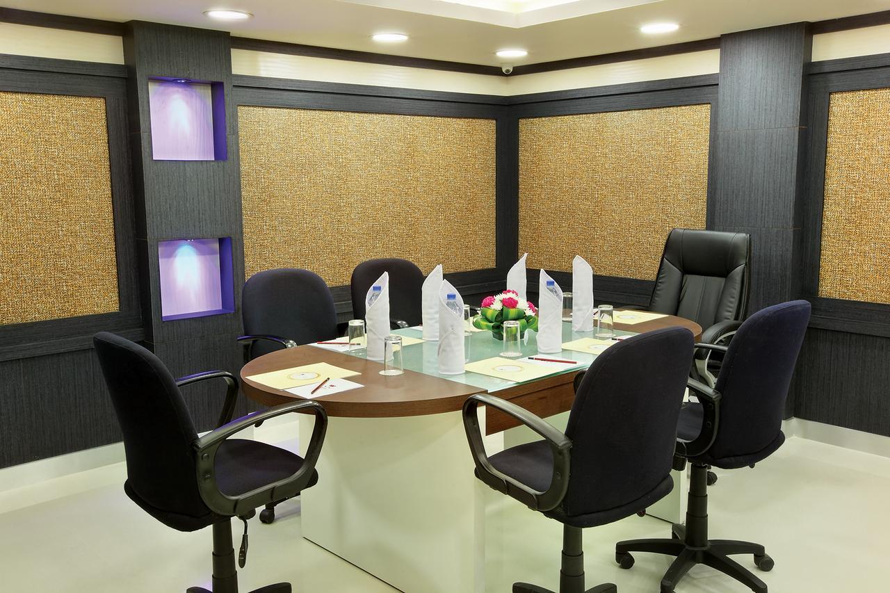 Joyees Residency Hotel กัตตะยัม ภายนอก รูปภาพ